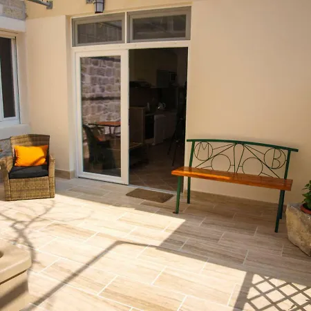 House Nataniel In Near Sea Apartmán *