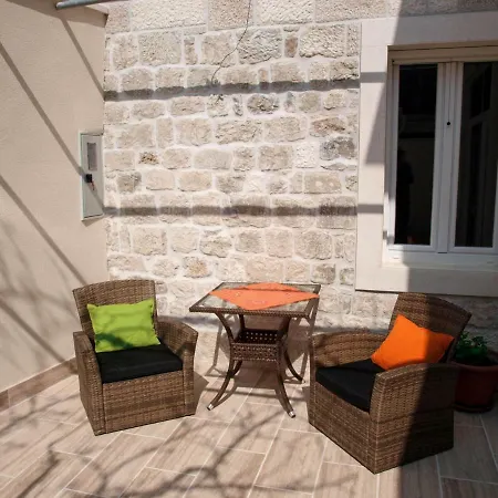 House Nataniel In Near Sea Apartmán